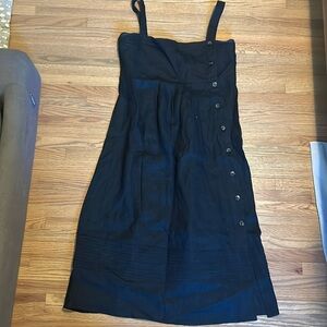 Linen dress with buttons